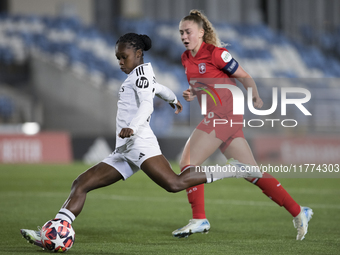 Linda Caicedo of Real Madrid women attempts a shot during the UEFA Women's Champions League match between Real Madrid and FC Twente at Alfre...