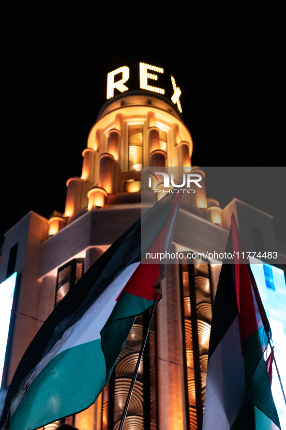 Protesters hold placards and wave Palestinian flags during a rally organized by political parties (La France Insoumise - LFI, Les Ecologiste...