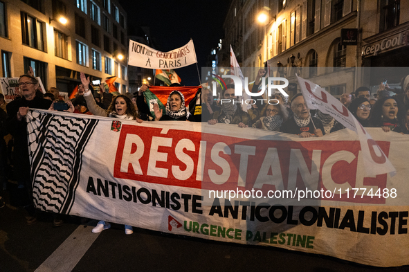 Protesters hold placards and wave Palestinian flags during a rally organized by political parties (La France Insoumise - LFI, Les Ecologiste...