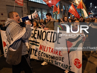 Protesters hold placards and wave Palestinian flags during a rally organized by political parties (La France Insoumise - LFI, Les Ecologiste...