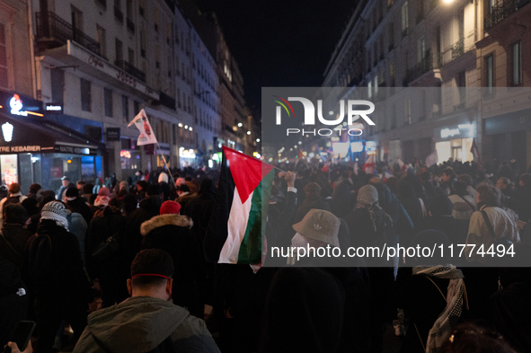 Protesters hold placards and wave Palestinian flags during a rally organized by political parties (La France Insoumise - LFI, Les Ecologiste...