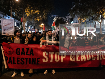 Protesters hold placards and wave Palestinian flags during a rally organized by political parties (La France Insoumise - LFI, Les Ecologiste...