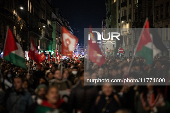 Protesters hold placards and wave Palestinian flags during a rally organized by political parties (La France Insoumise - LFI, Les Ecologiste...