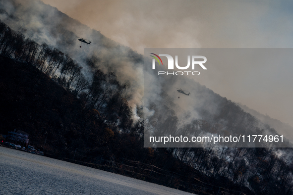 Army National Guard Blackhawk helicopters use water from Greenwood Lake to fight the Jennings Creek Wildfire in Greenwood Lake, NY, U.S., on...