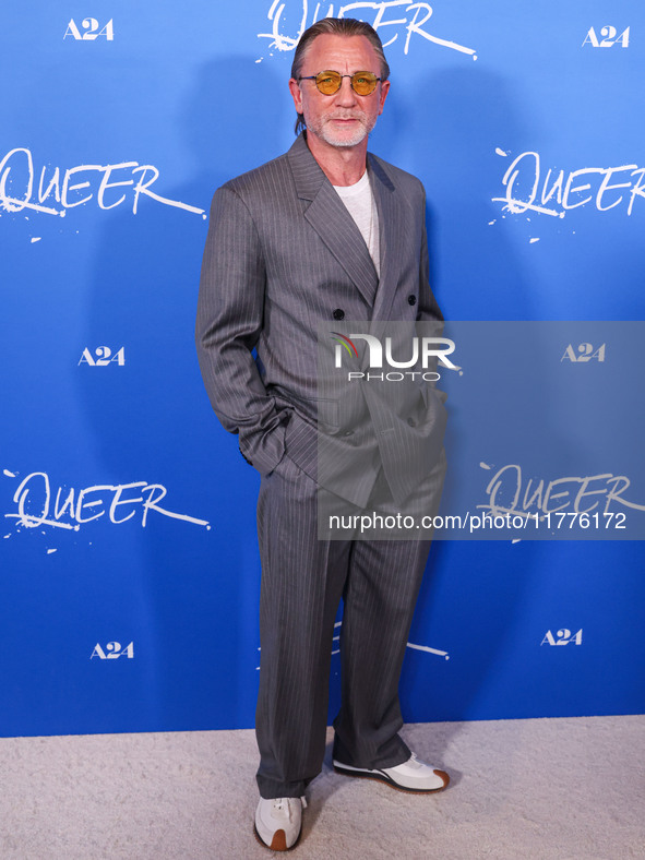 Daniel Craig arrives at the Los Angeles Premiere Of A24's 'Queer' held at the Directors Guild of America Theater Complex on November 13, 202...