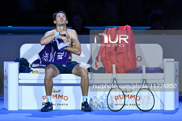 Alex de Minaur (AUS) competes against Taylor Fritz (USA) during day five of the Nitto ATP finals 2024 at Inalpi Arena in Turin, Italy, on No...