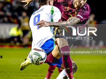 Italy forward Mateo Retegui and Belgium defender Zeno Debast play during the match between Belgium and Italy at the King Baudouin Stadium fo...