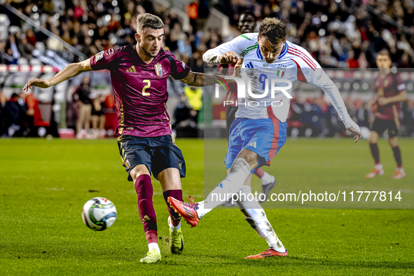 Italy forward Mateo Retegui and Belgium defender Zeno Debast play during the match between Belgium and Italy at the King Baudouin Stadium fo...