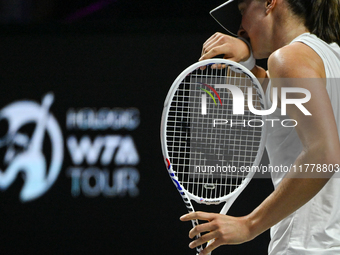 RIYADH, SAUDI ARABIA - NOVEMBER 05: Iga Swiatek of Poland during her match against Coco Gauff of USA, on day 4 of the 2024 WTA Finals, part...