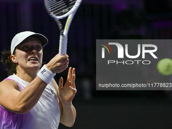 RIYADH, SAUDI ARABIA - NOVEMBER 05: Iga Swiatek of Poland during her match against Coco Gauff of USA, on day 4 of the 2024 WTA Finals, part...