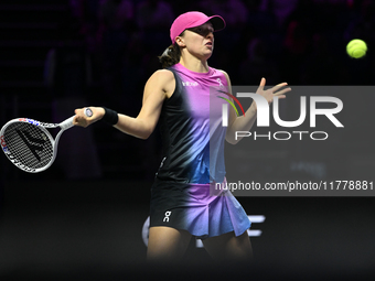 RIYADH, SAUDI ARABIA - NOVEMBER 07: Iga Swiatek of Poland during her match against Daria Kasatkina, on Day 6 of the 2024 WTA Finals, part of...