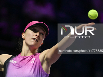 RIYADH, SAUDI ARABIA - NOVEMBER 07: Iga Swiatek of Poland during her match against Daria Kasatkina, on Day 6 of the 2024 WTA Finals, part of...