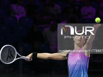 RIYADH, SAUDI ARABIA - NOVEMBER 07: Iga Swiatek of Poland during her match against Daria Kasatkina, on Day 6 of the 2024 WTA Finals, part of...