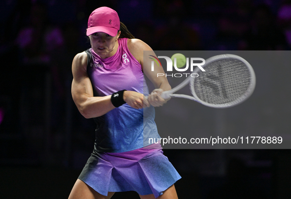 RIYADH, SAUDI ARABIA - NOVEMBER 07: Iga Swiatek of Poland during her match against Daria Kasatkina, on Day 6 of the 2024 WTA Finals, part of...