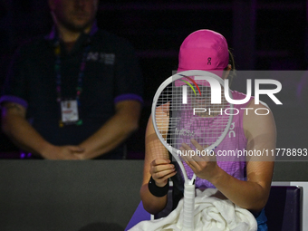 RIYADH, SAUDI ARABIA - NOVEMBER 07: Iga Swiatek of Poland during her match against Daria Kasatkina, on Day 6 of the 2024 WTA Finals, part of...