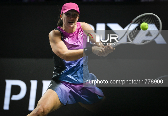 RIYADH, SAUDI ARABIA - NOVEMBER 07: Iga Swiatek of Poland during her match against Daria Kasatkina, on Day 6 of the 2024 WTA Finals, part of...