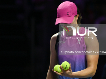 RIYADH, SAUDI ARABIA - NOVEMBER 07: Iga Swiatek of Poland during her match against Daria Kasatkina, on Day 6 of the 2024 WTA Finals, part of...