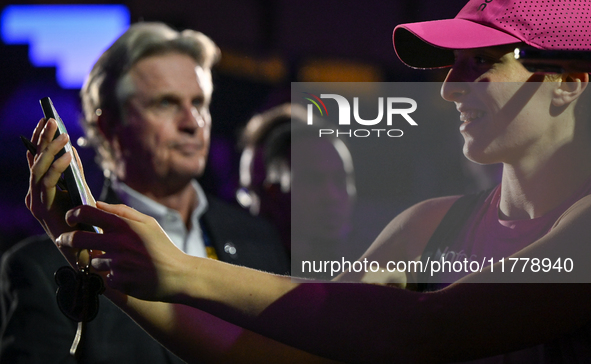 RIYADH, SAUDI ARABIA - NOVEMBER 07: Iga Swiatek of Poland with fans after winning her match against Daria Kasatkina, on Day 6 of the 2024 WT...