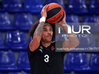 Tyson Ward plays during the match between FC Barcelona and Paris Basketball, corresponding to week 10 of the Turkish Airlines Euroleague, at...