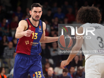 Tomas Satoransky plays during the match between FC Barcelona and Paris Basketball, corresponding to week 10 of the Turkish Airlines Euroleag...