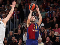 Alex Abrines plays during the match between FC Barcelona and Paris Basketball, corresponding to week 10 of the Turkish Airlines Euroleague,...