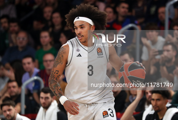 Tyson Ward plays during the match between FC Barcelona and Paris Basketball, corresponding to week 10 of the Turkish Airlines Euroleague, at...