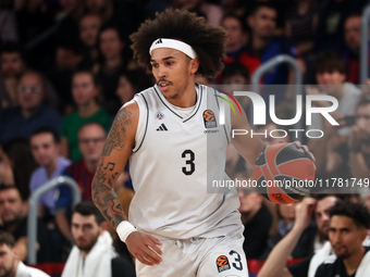 Tyson Ward plays during the match between FC Barcelona and Paris Basketball, corresponding to week 10 of the Turkish Airlines Euroleague, at...