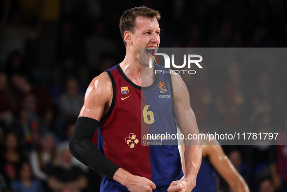 Jan Vesely plays during the match between FC Barcelona and Paris Basketball, corresponding to week 10 of the Turkish Airlines Euroleague, at...