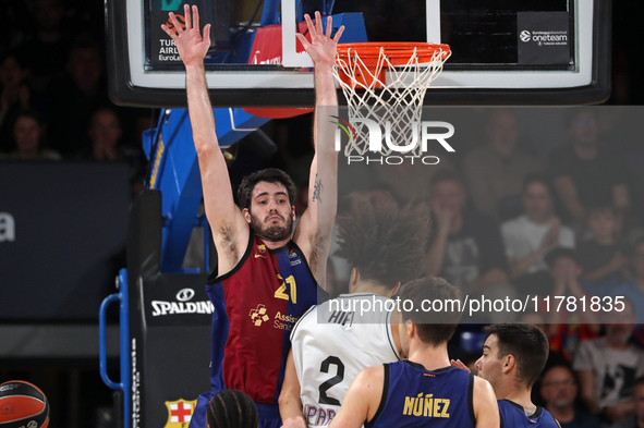 Alex Abrines plays during the match between FC Barcelona and Paris Basketball, corresponding to week 10 of the Turkish Airlines Euroleague,...