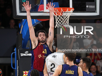 Alex Abrines plays during the match between FC Barcelona and Paris Basketball, corresponding to week 10 of the Turkish Airlines Euroleague,...