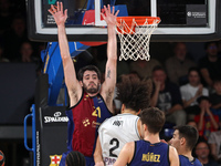 Alex Abrines plays during the match between FC Barcelona and Paris Basketball, corresponding to week 10 of the Turkish Airlines Euroleague,...