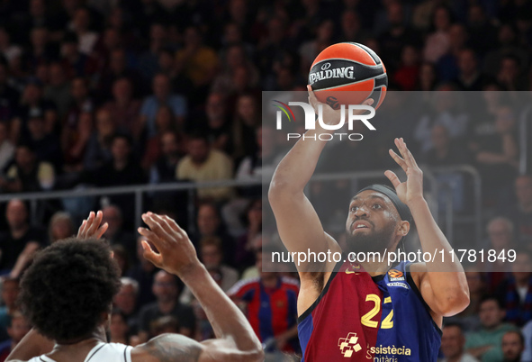 Jabari Parker plays during the match between FC Barcelona and Paris Basketball, corresponding to week 10 of the Turkish Airlines Euroleague,...