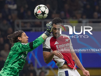 Yann Sommer of FC Internazionale competes for the ball with Mikel Merino of Arsenal during the UEFA Champions League 2024/25 League Phase MD...