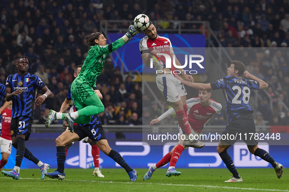 Yann Sommer of FC Internazionale competes for the ball with Mikel Merino of Arsenal during the UEFA Champions League 2024/25 League Phase MD...