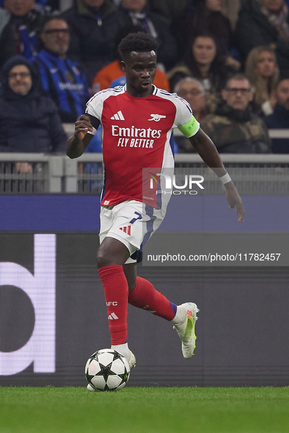 Bukayo Saka of Arsenal runs with the ball during the UEFA Champions League 2024/25 League Phase MD4 match between FC Internazionale Milano a...