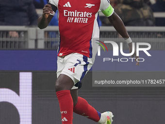 Bukayo Saka of Arsenal runs with the ball during the UEFA Champions League 2024/25 League Phase MD4 match between FC Internazionale Milano a...