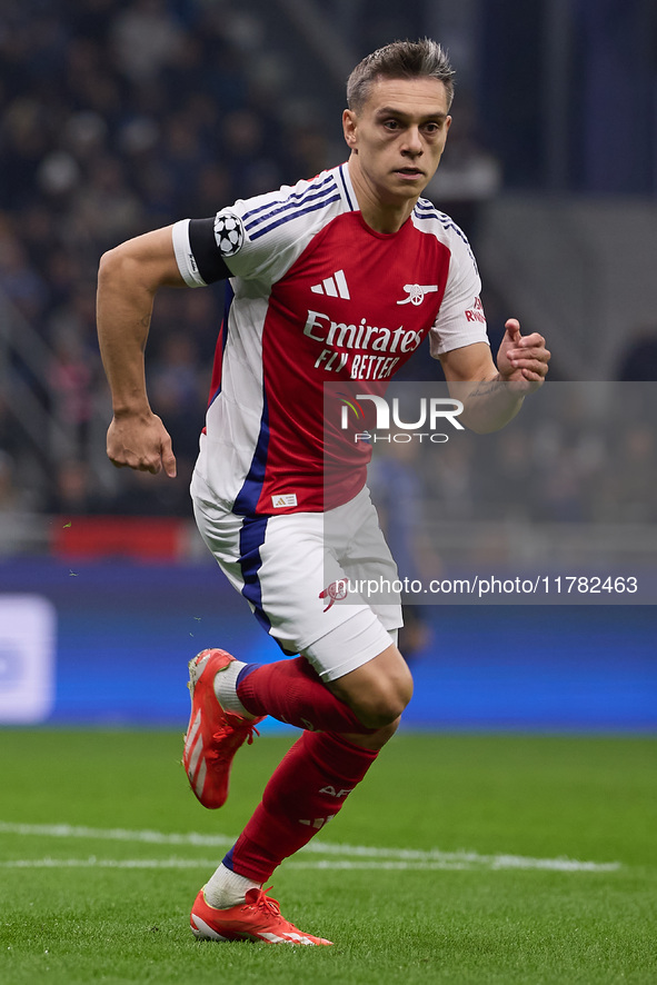 Leandro Trossard of Arsenal plays during the UEFA Champions League 2024/25 League Phase MD4 match between FC Internazionale Milano and Arsen...