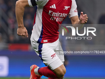 Leandro Trossard of Arsenal plays during the UEFA Champions League 2024/25 League Phase MD4 match between FC Internazionale Milano and Arsen...