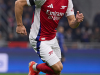 Leandro Trossard of Arsenal plays during the UEFA Champions League 2024/25 League Phase MD4 match between FC Internazionale Milano and Arsen...