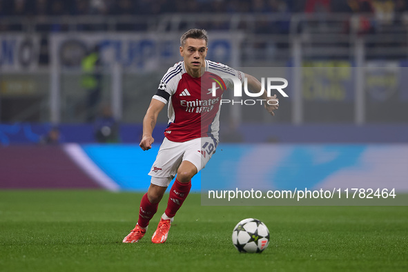 Leandro Trossard of Arsenal plays during the UEFA Champions League 2024/25 League Phase MD4 match between FC Internazionale Milano and Arsen...