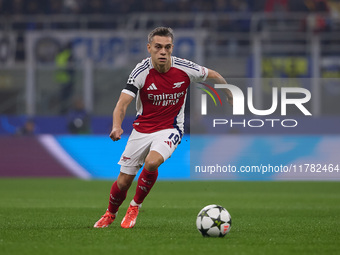 Leandro Trossard of Arsenal plays during the UEFA Champions League 2024/25 League Phase MD4 match between FC Internazionale Milano and Arsen...