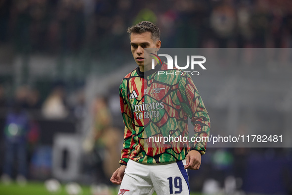 Leandro Trossard of Arsenal warms up before the UEFA Champions League 2024/25 League Phase MD4 match between FC Internazionale Milano and Ar...