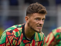 Ben White of Arsenal warms up before the UEFA Champions League 2024/25 League Phase MD4 match between FC Internazionale Milano and Arsenal F...