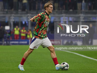 Martin Odegaard of Arsenal warms up before the UEFA Champions League 2024/25 League Phase MD4 match between FC Internazionale Milano and Ars...