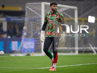 David Raya of Arsenal warms up before the UEFA Champions League 2024/25 League Phase MD4 match between FC Internazionale Milano and Arsenal...