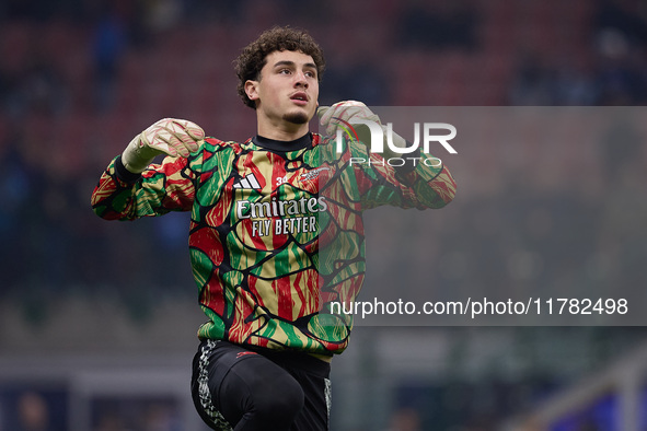 Tommy Setford of Arsenal warms up before the UEFA Champions League 2024/25 League Phase MD4 match between FC Internazionale Milano and Arsen...