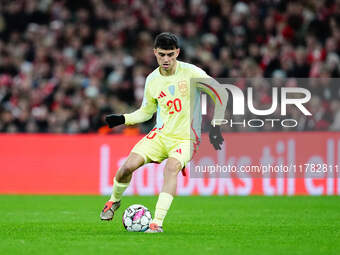 Pedri of Spain  controls the ball during the Nations League Round 5 match between Denmark against Spain at Parken, Copenhagen, Denmark on No...