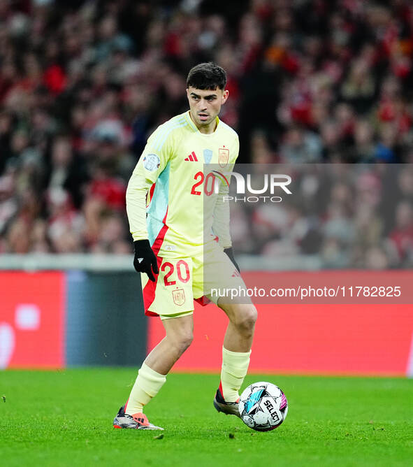 Pedri of Spain  controls the ball during the Nations League Round 5 match between Denmark against Spain at Parken, Copenhagen, Denmark on No...