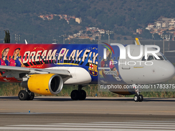 The FC Barcelona women's team launches the Vueling Airbus 320-214 to travel to Madrid with the new livery, featuring images of Aitana Bonmat...