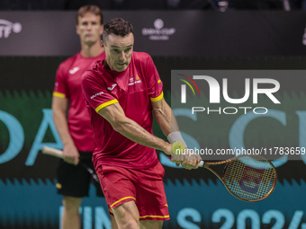 In Malaga, Spain, on November 16, 2024, Roberto Bautista of Spain plays backwards during a Spain training session in preparation for the Dav...